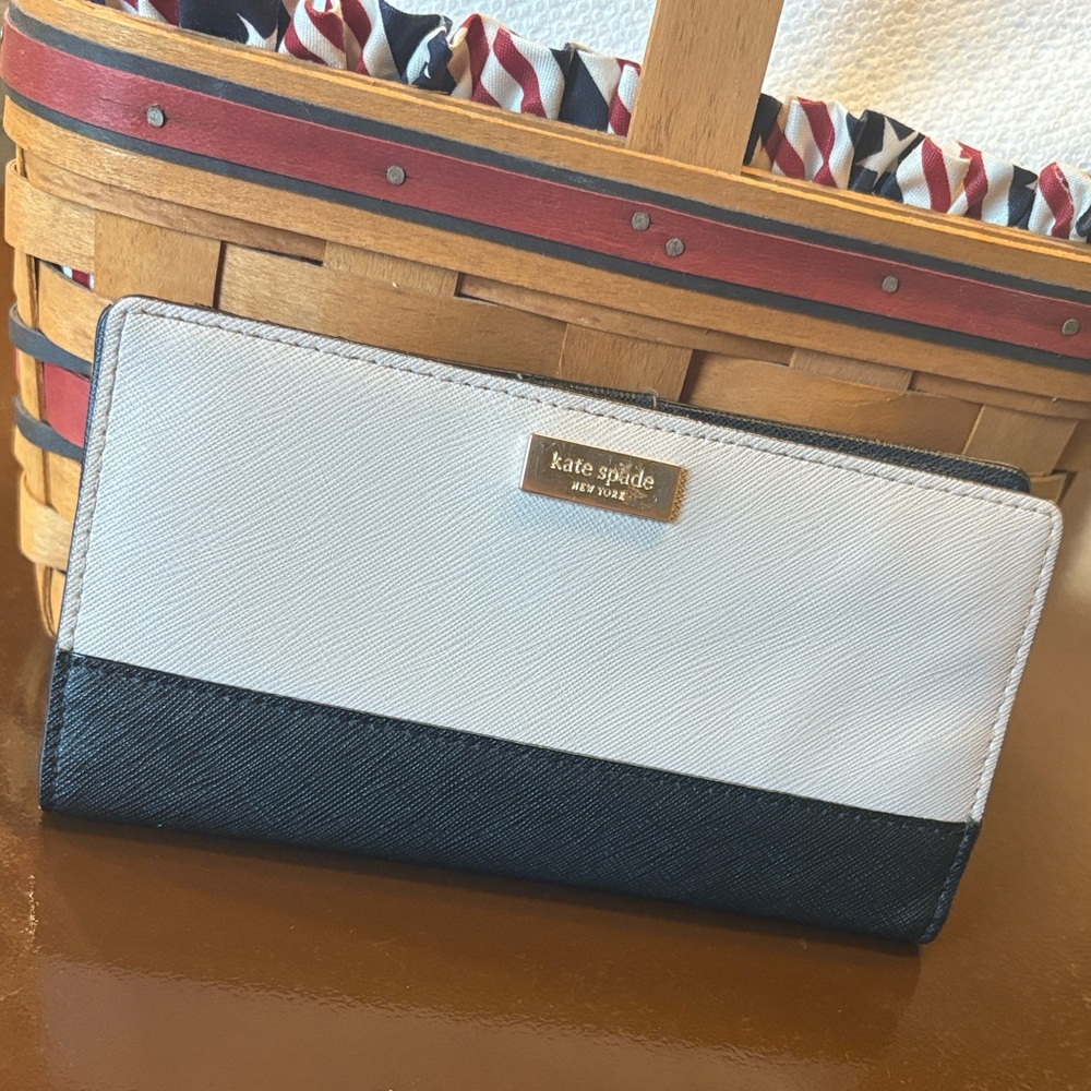 Kate Spade Black and Warm Beige Women's Laurel Way Stacy Wallet